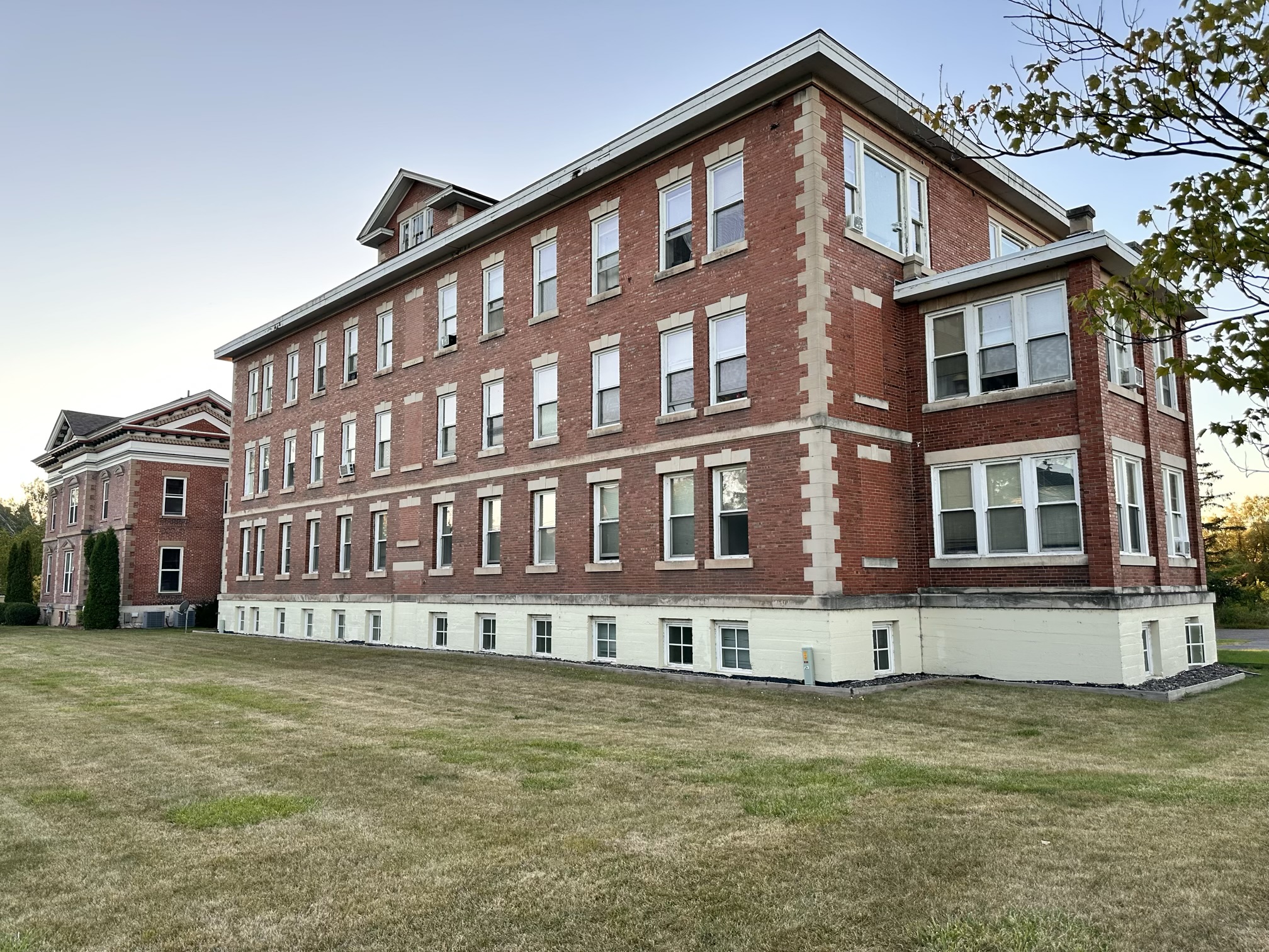 522 Chapple Avenue - 102